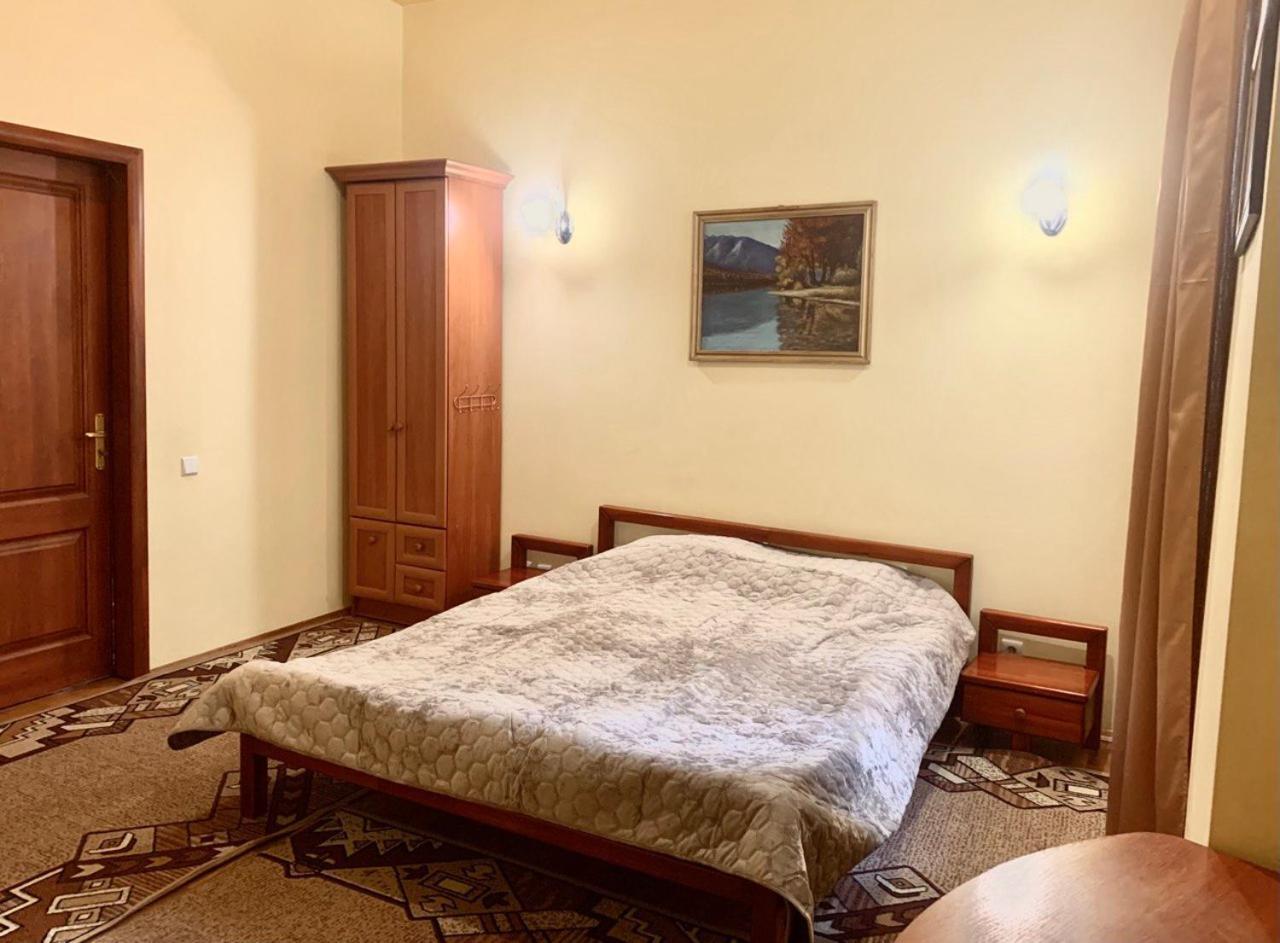 Apartament-Minihotel Elpida Lviv Ngoại thất bức ảnh